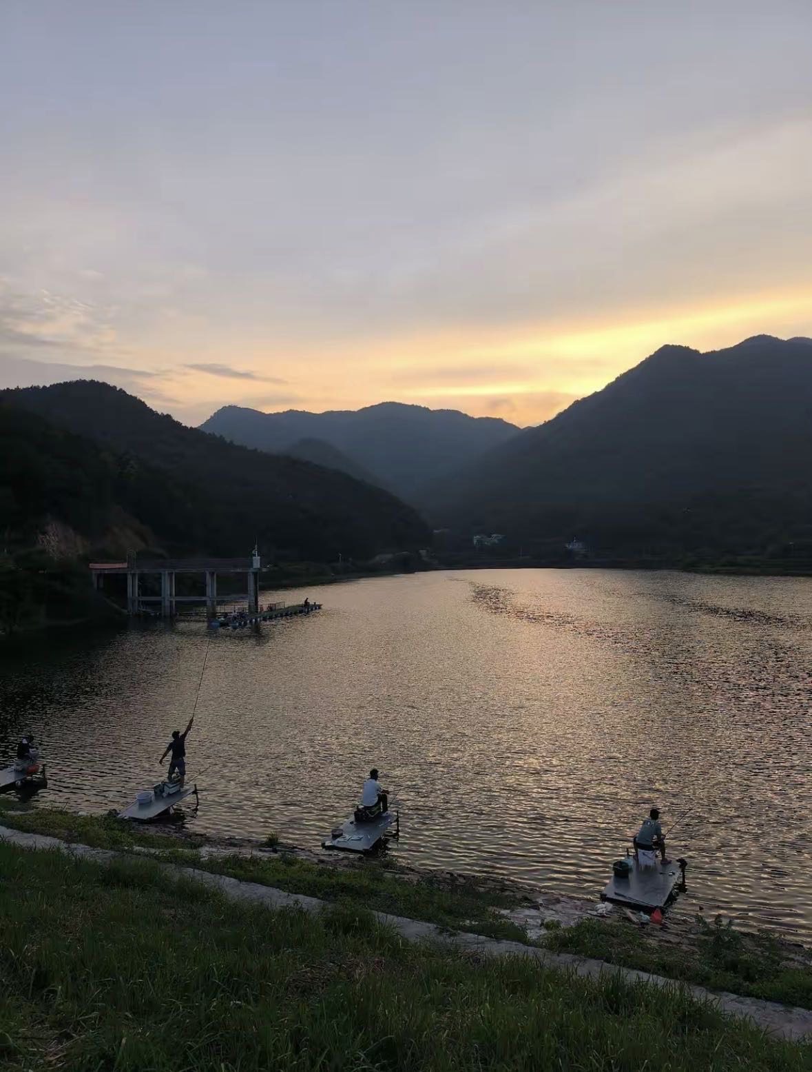 麻山水库垂钓中心钓场环境缩略图
