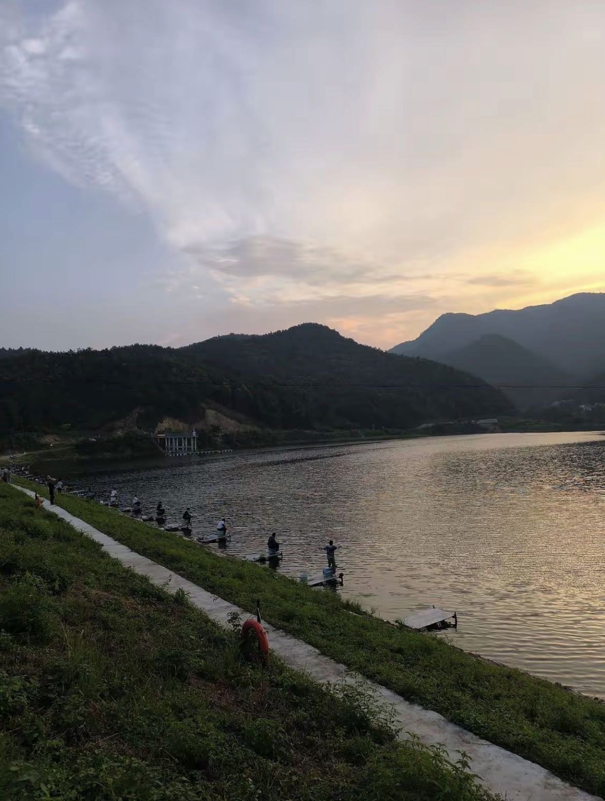 麻山水库垂钓中心钓场环境缩略图