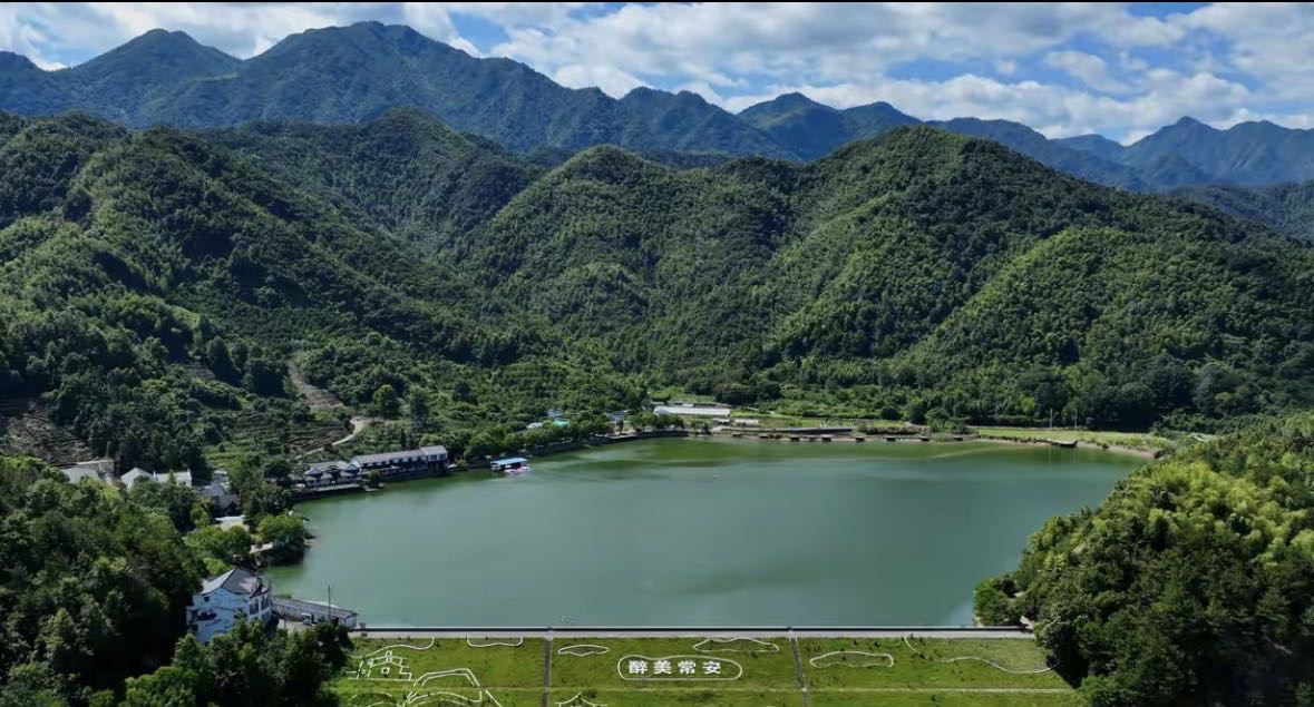 灵境水映山庄钓场环境缩略图