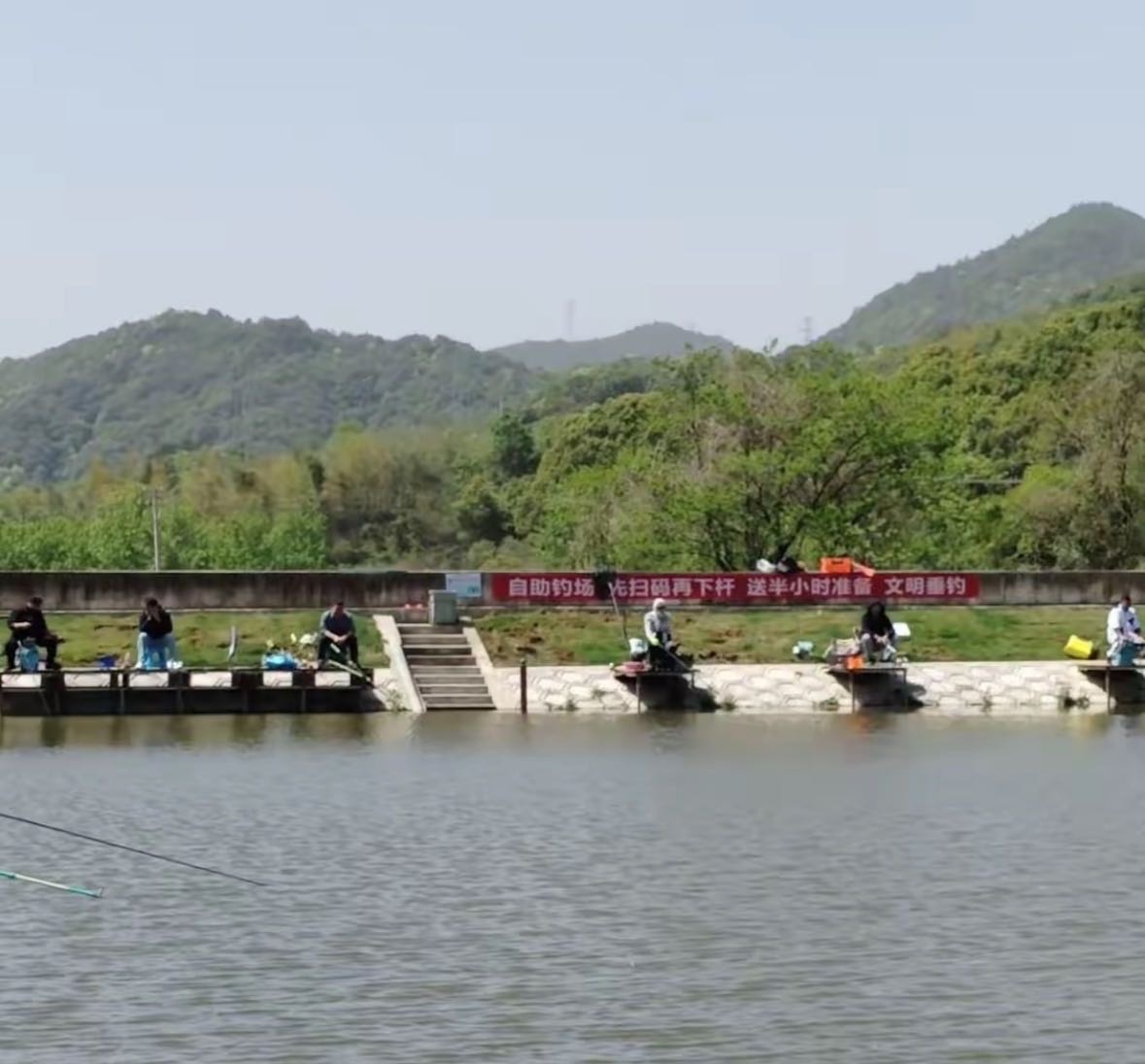 杭州富阳玖玖垂钓园钓场环境缩略图