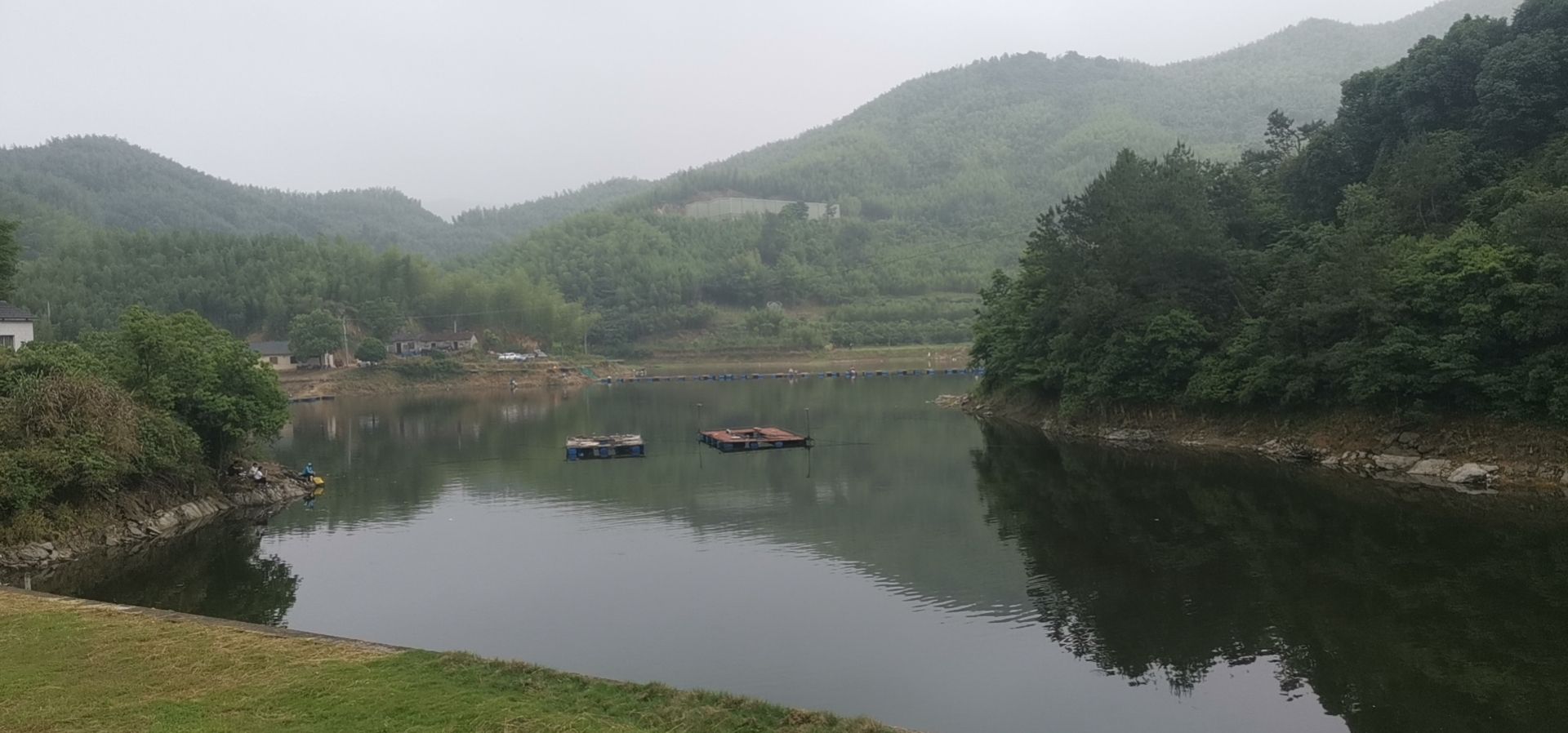 盘龙石水库垂钓基地钓场环境缩略图