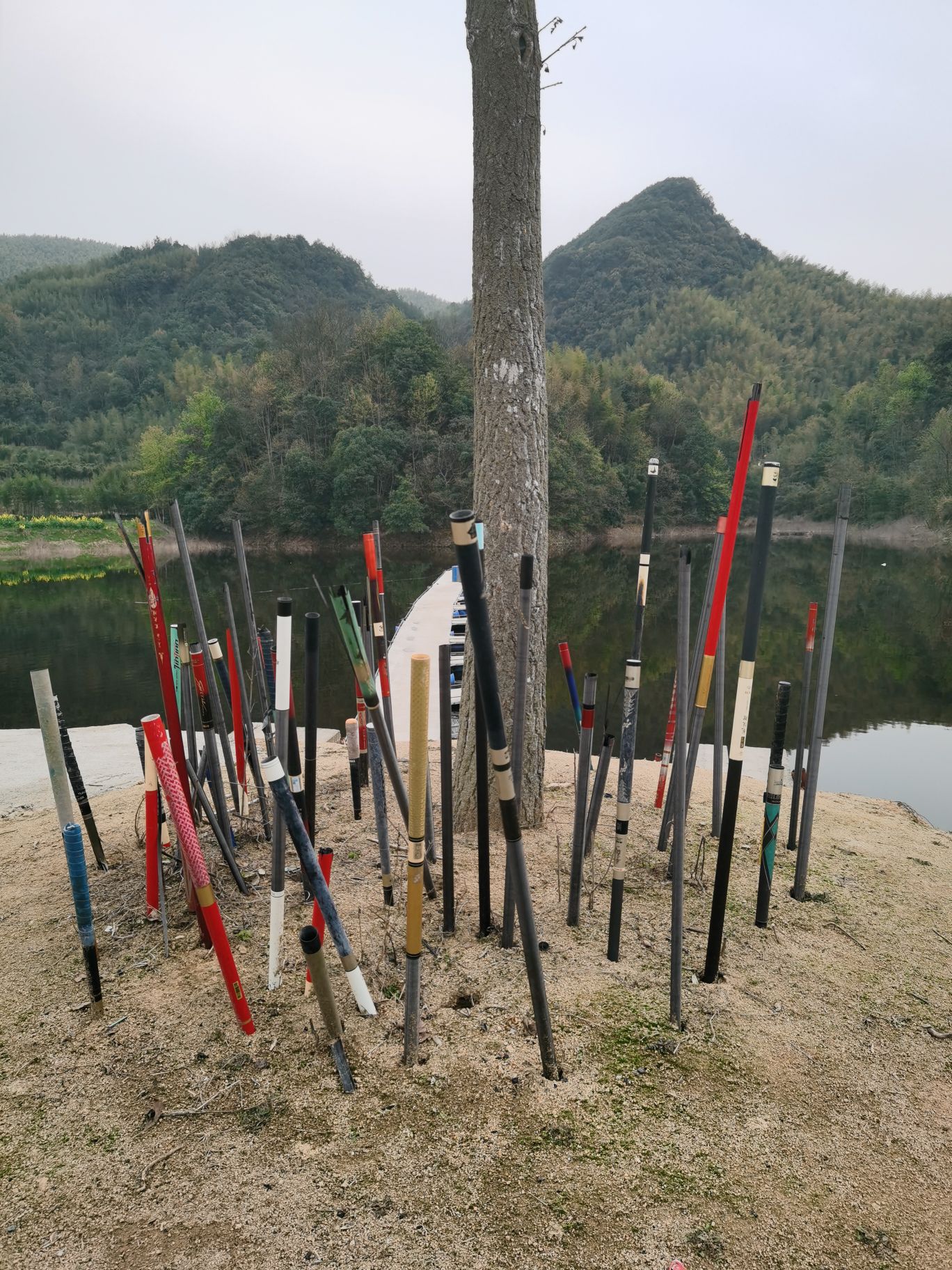 盘龙石水库垂钓基地钓场环境缩略图
