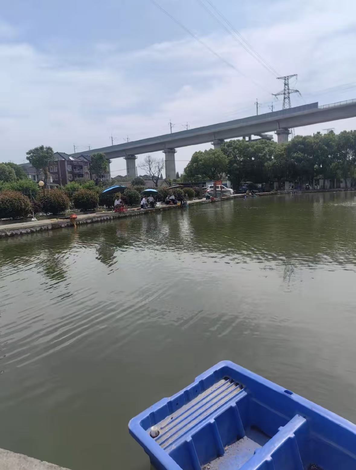 光头垂钓园钓场环境缩略图