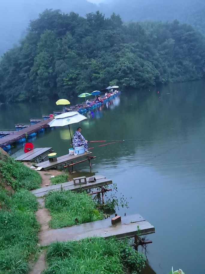 盘龙石水库垂钓基地钓场环境缩略图