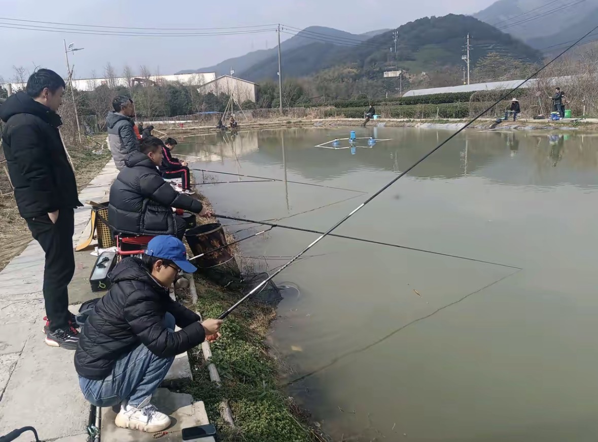 杭富垂钓园钓场环境缩略图