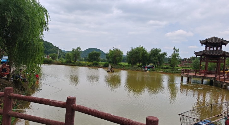 并嘎姻缘洞垂钓园钓场环境缩略图