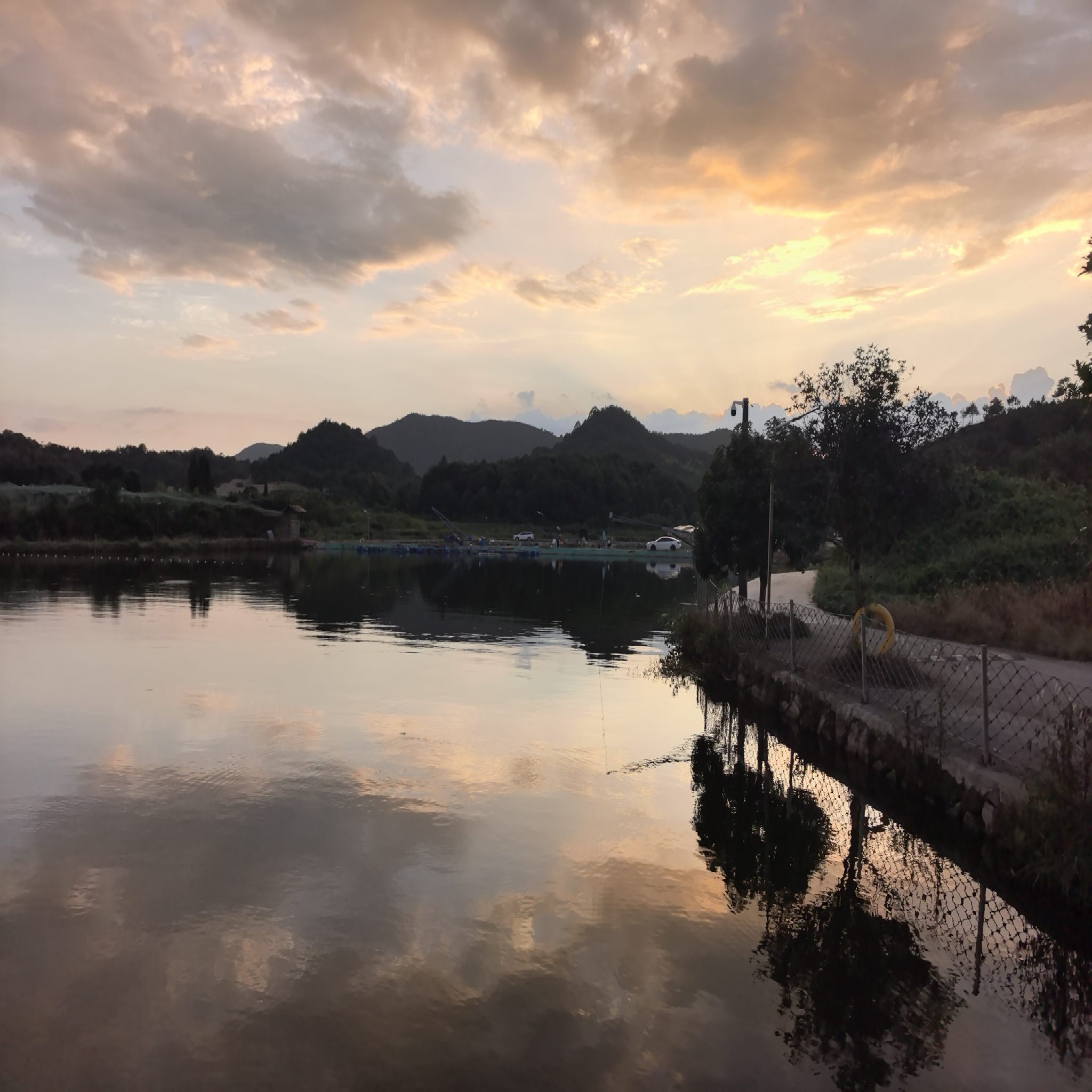 西塘休闲垂钓农家乐钓场环境照片