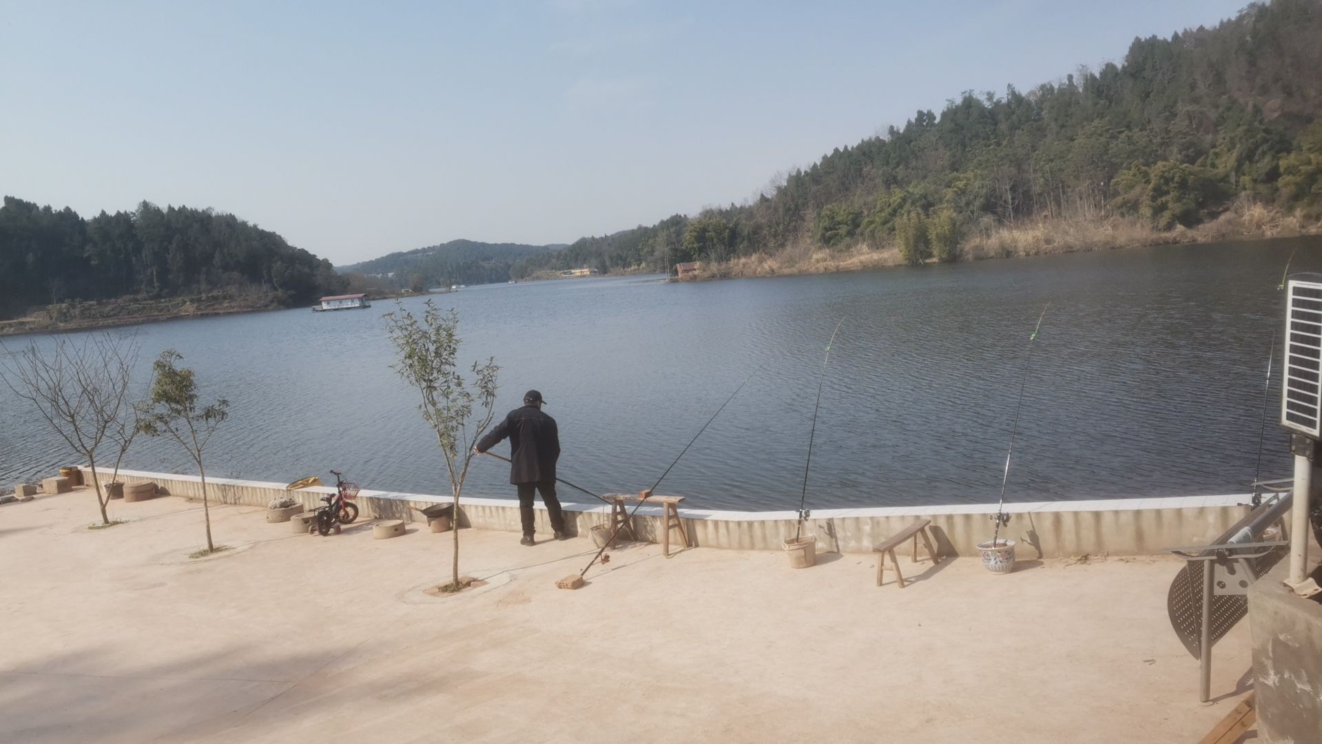花池村永主任钓鱼接待点钓场环境照片
