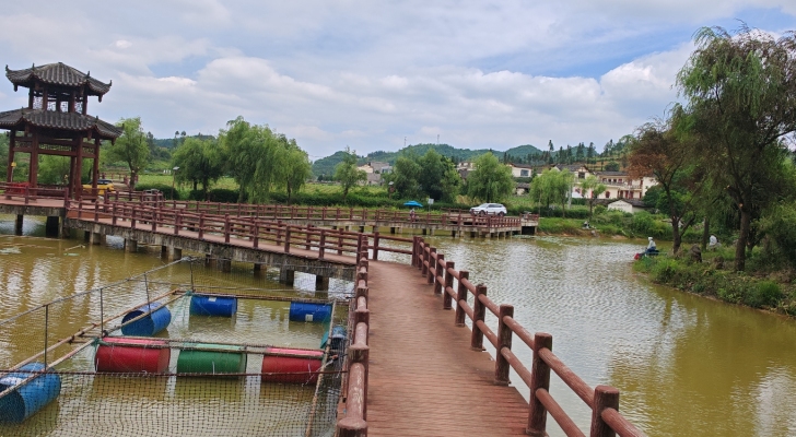 并嘎姻缘洞垂钓园钓场环境照片