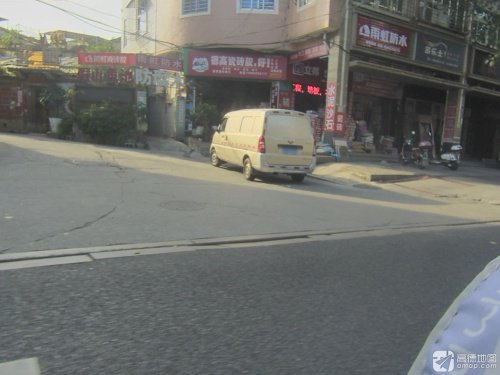 假山鱼池钓场环境照片