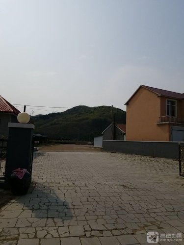 千山泉垂钓园钓场环境照片